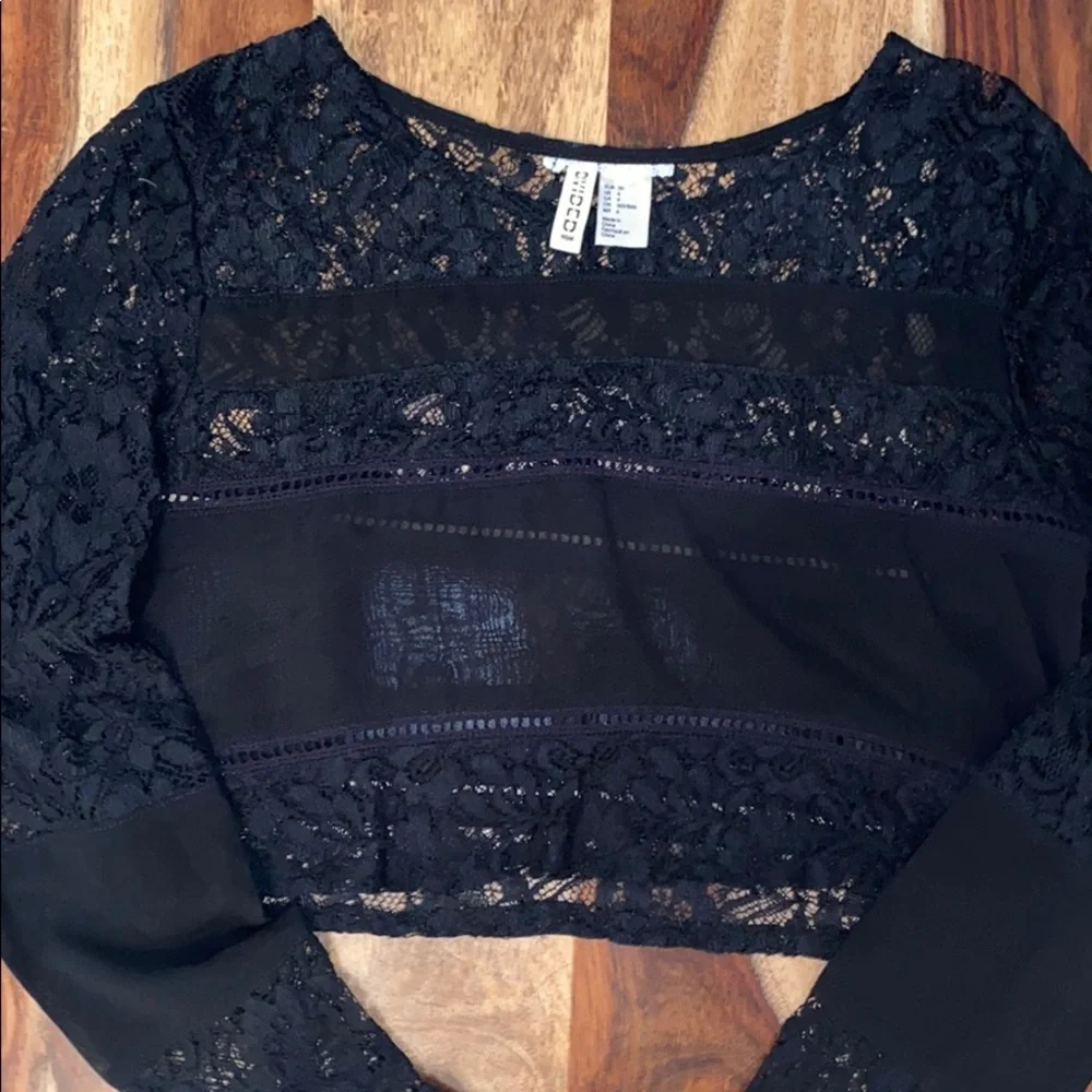 BLACK‎ lace long sleeve crop top